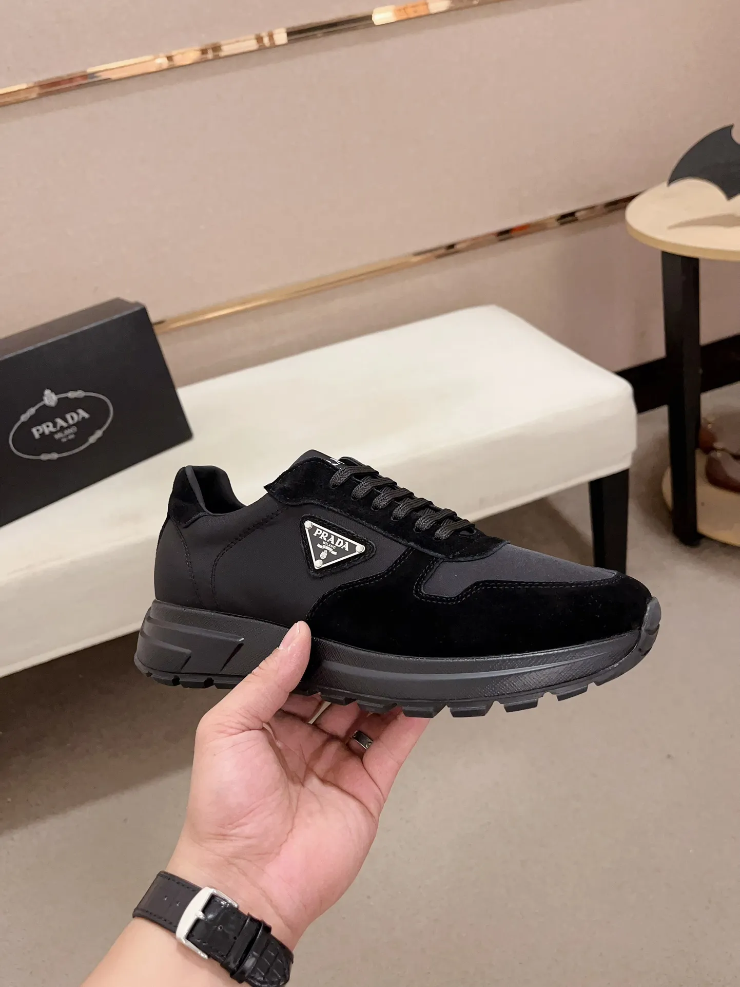 Men's shoes💰 540💰 ✔️✔️✔️Higher version High-quality new PRADA (Prada) counters are launched simultaneously. The new men's shoes and 😘fabric are made of selected first-layer cowhide ➕ breathable fabric technology. Lining: Full cowhide lining. 👍🏿 High-end ☄️ air-cushion molded anti-slip rubber outsole, exquisite lines, simple and elegant, comfortable and high-end for leisure travel. Code number: 38 to 44 (45 can be customized)